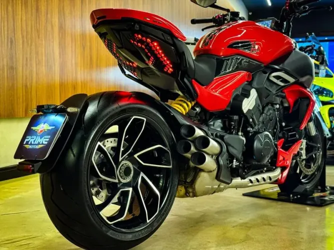 Ducati Diavel V4 2025