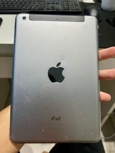 iPad Mini 16GB Wi-Fi + Chip - NÃO LIGA - Para Retirada de Peças / Conserto