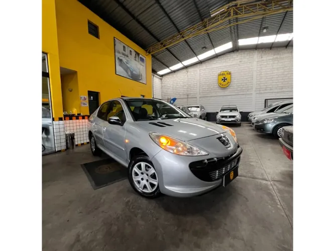 Peugeot 207 XR 1.4 Flex 8V 5P 2011