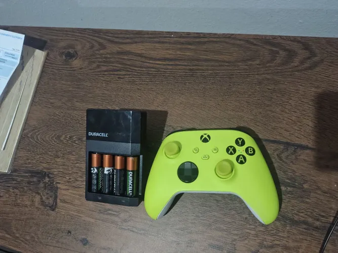 controle xbox series s + Carregador Duracell com 4 Pilhas