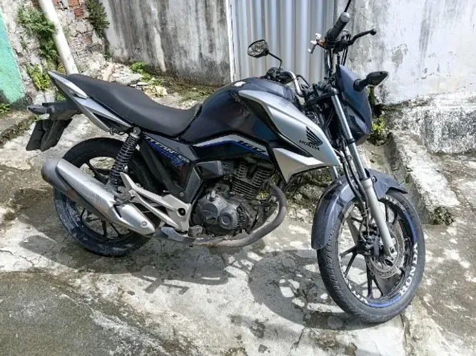 Titan 2023 zero bala toda original  