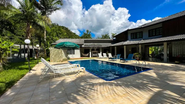 Marina Guarujá, casa à venda na área seca com pier para barco no flutuante.