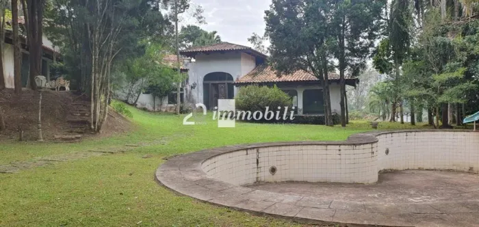 Casa à venda no condomínio Palos Verdes Granja Viana, com 4 quartos, sendo 2 suítes em ter