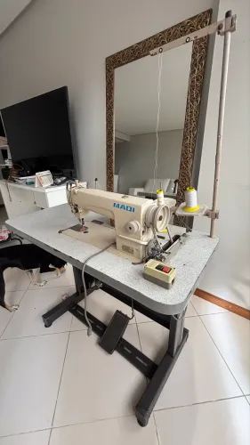 Máquina de costura industrial