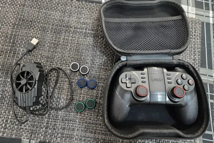 Controle Ipega 9076 + 4 Pares Protetor Grip + Cooler + Case (Usado)