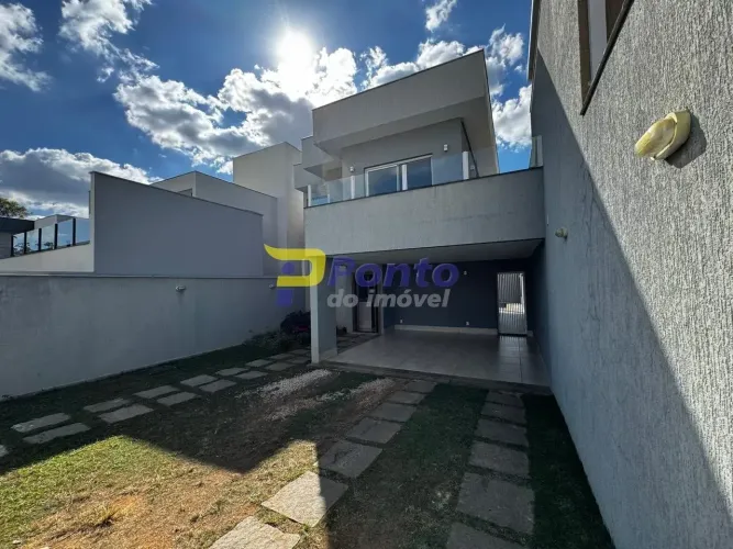 Casa no Condomínio Trilhas do Sol