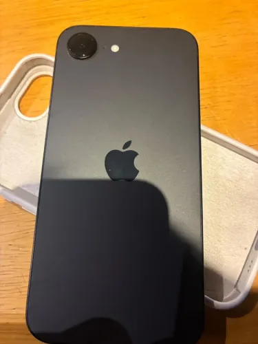 iPhone 16e com NF