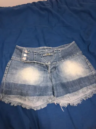 Roupa semi usada