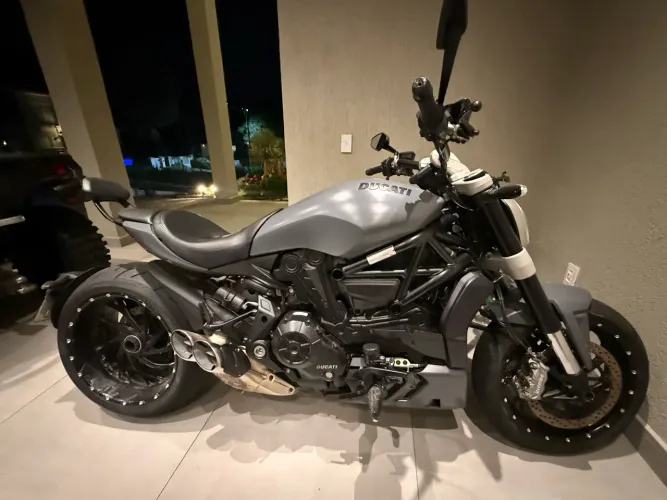 Ducati muito nova