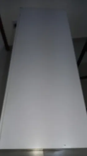 Escrivaninha com uma porta