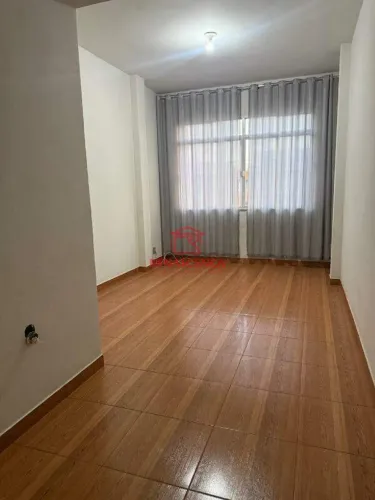 Apartamento com 3 quartos em Irajá.