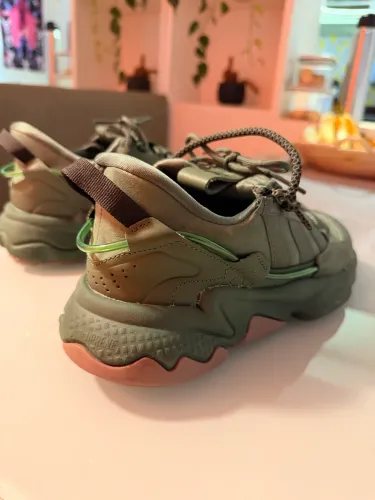 adidas OZWEEGO Zip Shoes (novo)