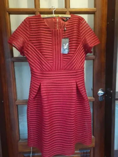 Vestido Vermelho Em Renda Forrado Eagle Rock<br>