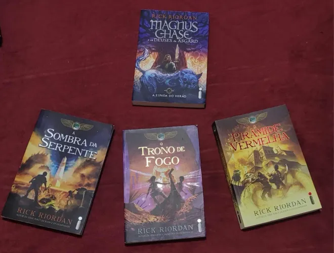 Livros de fantasia, romantasia e romance!!!
