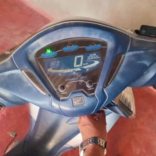 Vendo biz 125cc ano 2020 completa partida e roda de liga leve .