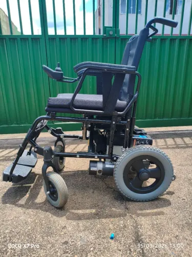 Cadeira de rodas motorizada 