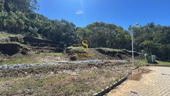 Terreno em condomínio na praia dos Ingleses com área de 487,78m²