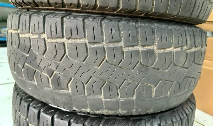 04 Pneu 205/60R15 Pirelli Scorpion Atr ,semi novo