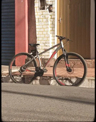Vendese bicicleta da Houston comprada na loja ano passado motivo da venda comprar uma moto