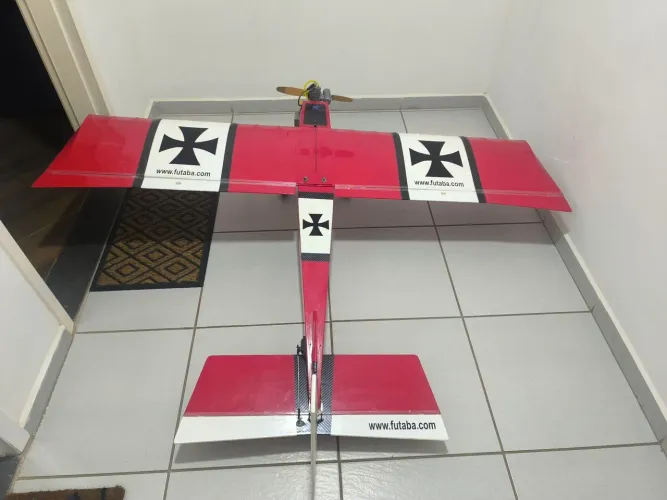 Aeromodelo stick  a gasolina com 2 m de envergadura
