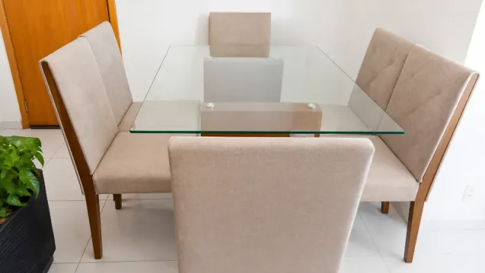 Mesa de Jantar com 6 Cadeiras - Vidro + Madeira