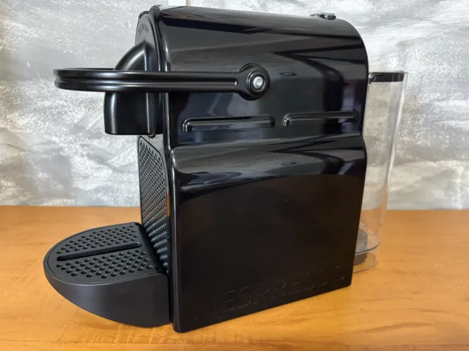 Cafeteira Nespresso Inissia 220v Preta