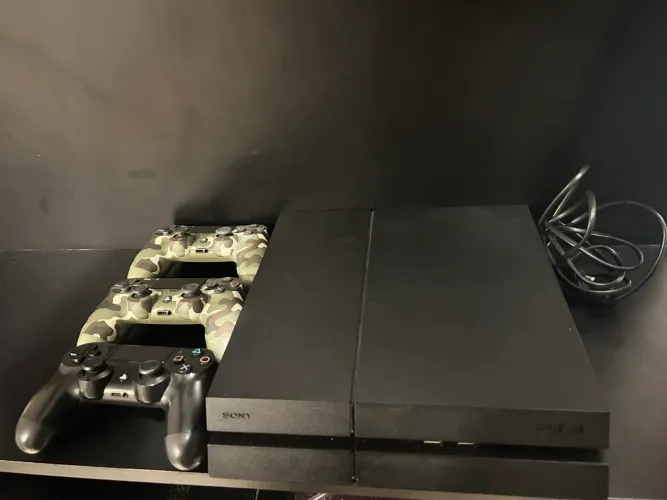 PS4 - PlayStation 4 + 3 Controles Originais