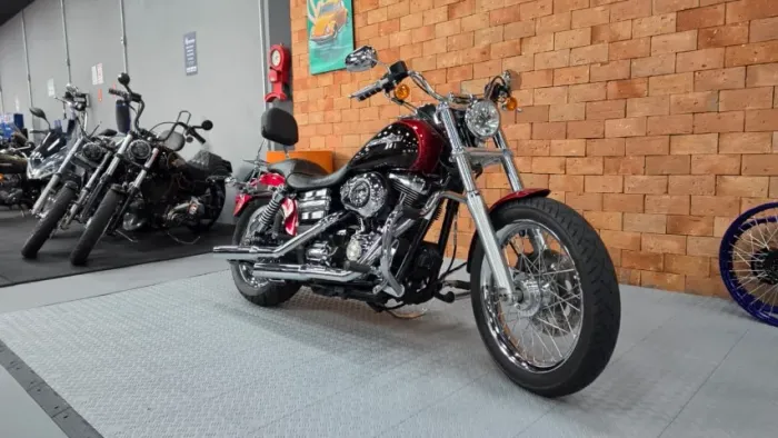 Harley-Davidson Dyna Super Glide Custom 2013 ? 32k KM ? Linda!