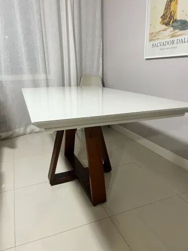Mesa de jantar de vidro