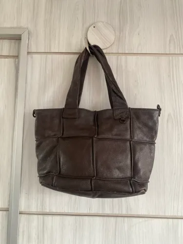 Bolsa em couro argentino cor marrom !  a cor da moda