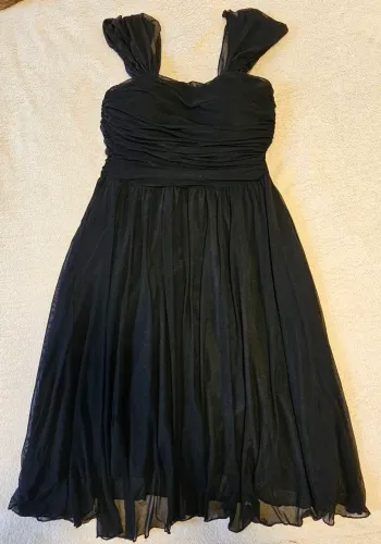Vestido preto de tule com bojo tamanho M
