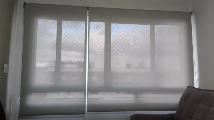 Vendo Cortina Rolô em Tela Solar