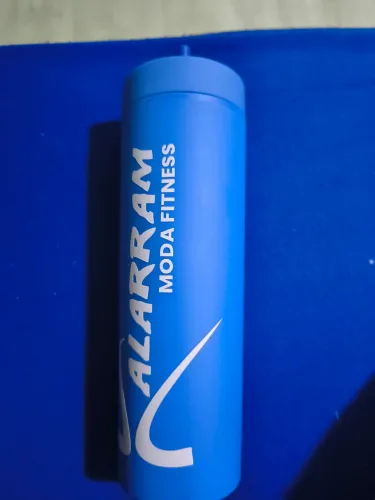 Copo azul alarram moda fitnes 