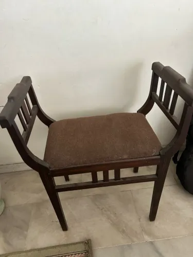 CADEIRA ANTIGA COM BRAÇOS