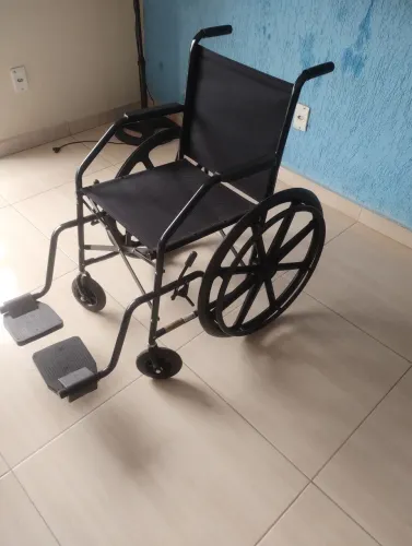 Cadeira de rodas Semi nova