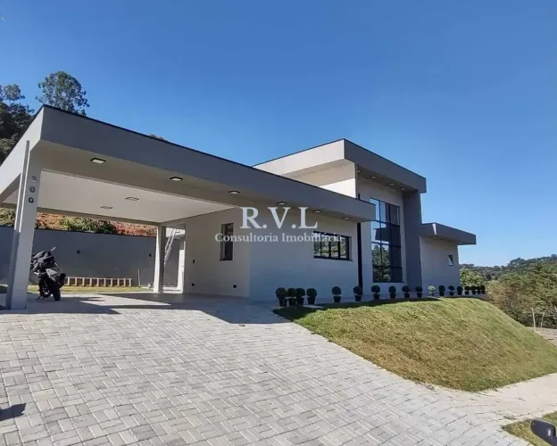 Casa em Condomínio à Venda em Atibaia-SP: 3 Dormitórios, 1 Suíte, 2 Salas, 4 Vagas - 639 m