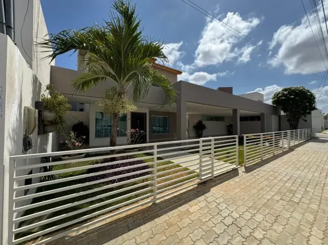 Casa à venda no condomínio Villa Bella