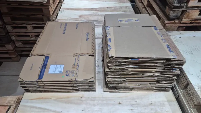 Caixas de papelão tamanho maior 3.00 reais, menor 2.00 reais cada, entregamos. 