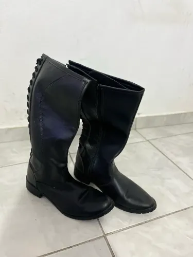 Vendo bota cano longo feminina 