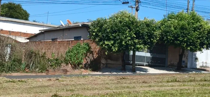 Casa em Fernandópolis B. Botelho 4 cômodos 1 banheiro com garagem em avenida bem localiza