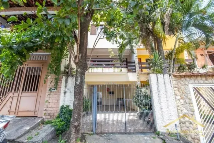 Excelente Sobrado sendo 3 Quartos - 4 Vagas - no Alto do Farol em Osasco.