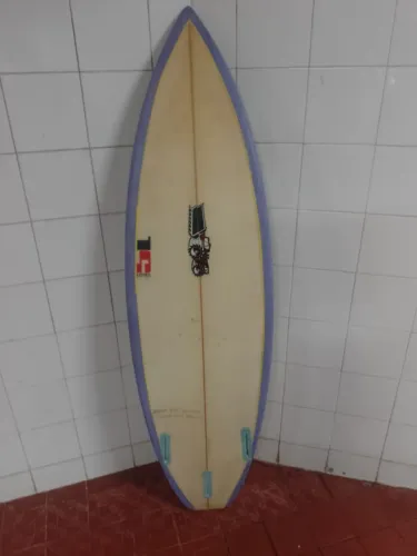 Duas pranchas de surf fazer até usar com decoração