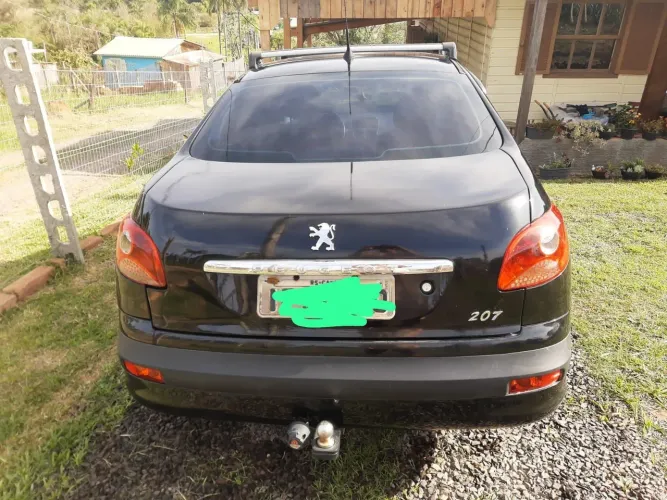 Peugeot 207 Sedan Passion XR 1.4 Flex 8V 4P 2010