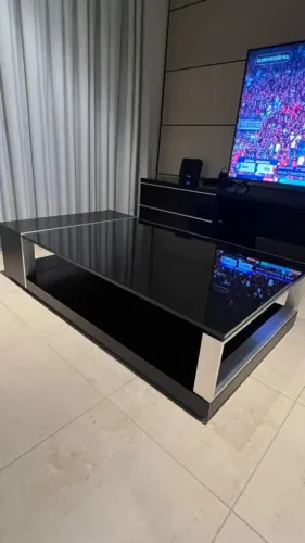 Mesa de Centro Moderna Preta com Detalhes Cromados