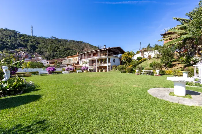 Casa com 4 quartos no bairro Jardim Cascata, em Teresópolis.