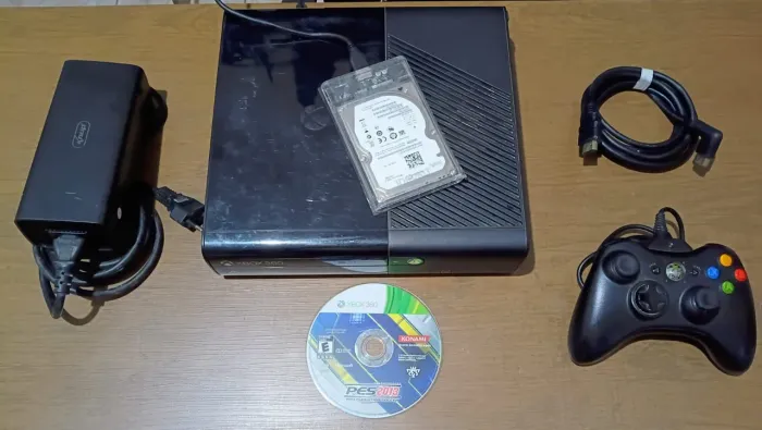 Xbox 360 Super Slim + HD Externo 250GB + 40 Jogos + Emuladores - R$ 500,