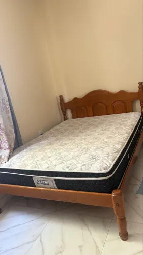 Vendo cama, sapateira e cômoda de madeira 