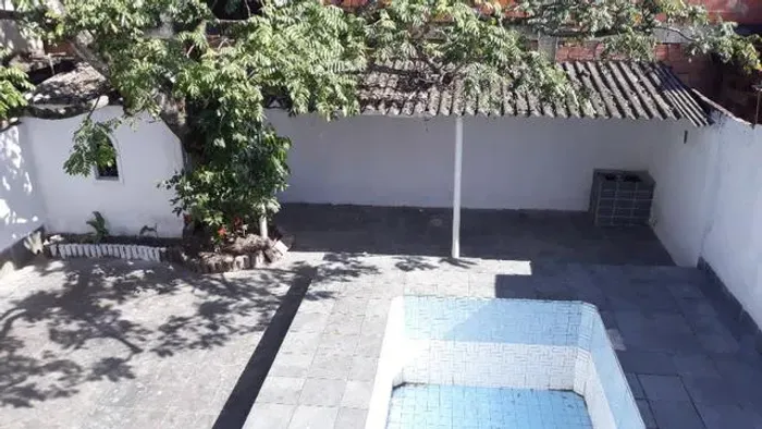 Excelente oportunidade 2 casas com piscina a poucos minutos do West Shopping