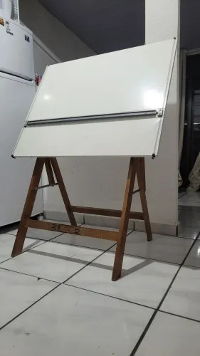 Mesa de desenho técnico com régua paralela tamanho A0