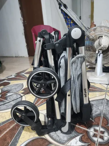 Vendo carro de bebê.. valor 400